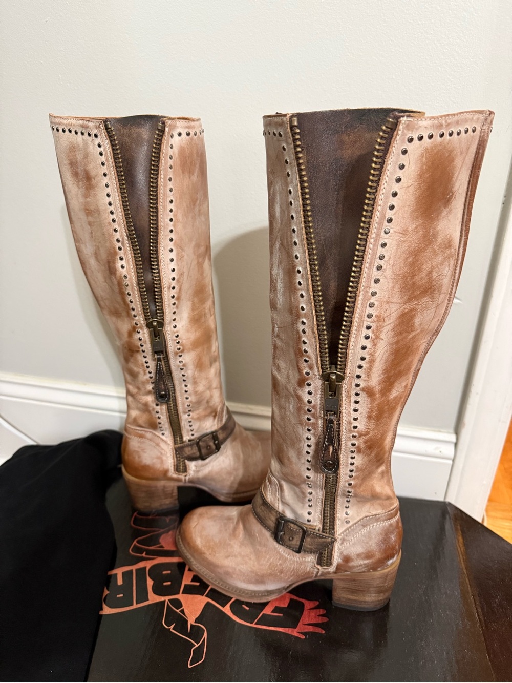 Freebird Carson boots taupe